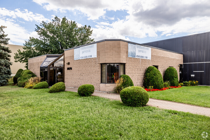 Primary Photo Of 3070 Boul Le Corbusier, Laval Warehouse For Sale