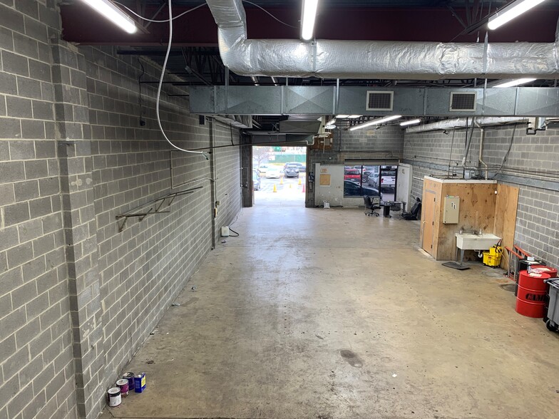 More Photos Of 8176-8202 Beechcraft Ave, Gaithersburg Service For Lease