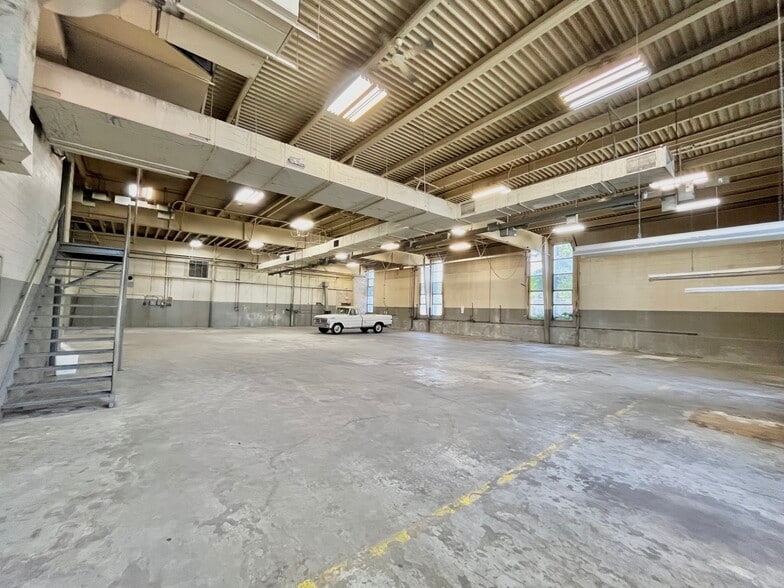 More Photos Of 1411 6th Ave, Grafton Showroom For Sale