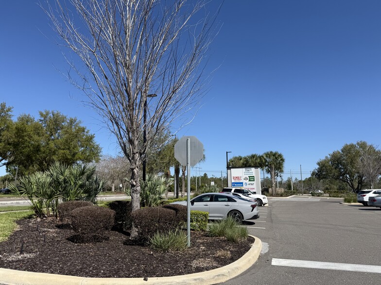 More Photos Of 5628 Circa Fishhawk Blvd, Lithia General Retail For Lease