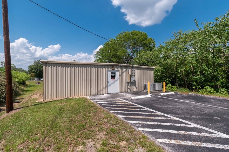 More Photos Of 507 SE 6th St, Williston Self Storage For Sale