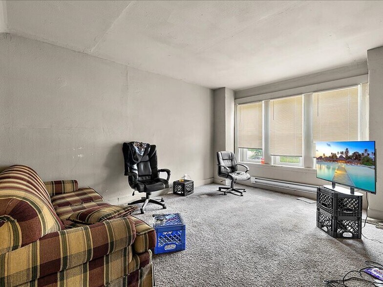 More Photos Of 18037 Pelkey St, Detroit Multifamily For Sale