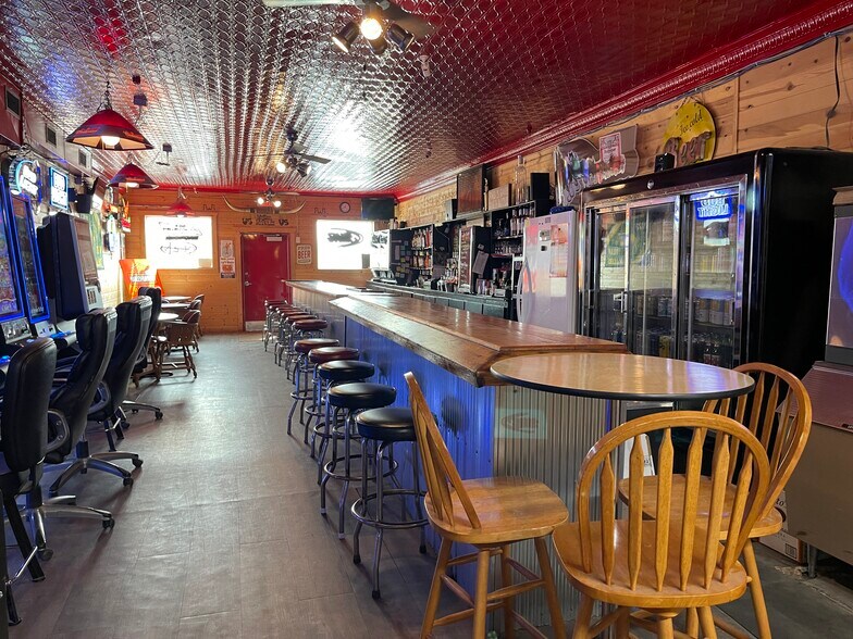 More Photos Of 203 Whinery, Binford Casino For Sale