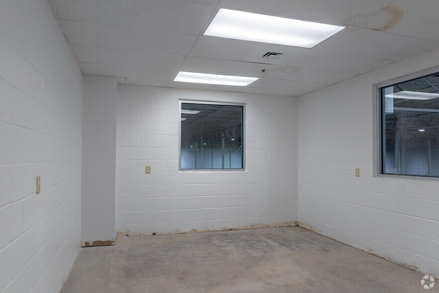 More Photos Of 3201 N Ridge Rd E, Ashtabula Freestanding For Lease