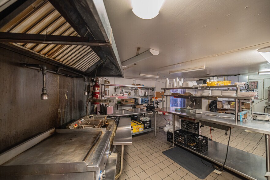 More Photos Of 728 US Highway 62, Grand Rivers Specialty For Sale