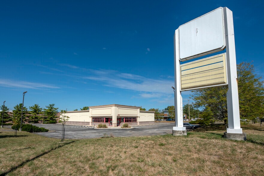 More Photos Of 5445 N High St, Columbus Drugstore For Sale