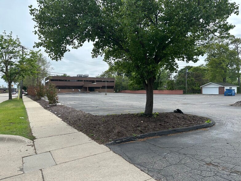 More Photos Of 33900 Schoolcraft Rd, Livonia Serviced Offices For Lease