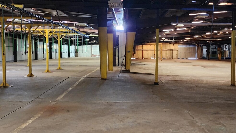 More Photos Of 1801 E College Ave, Mcalester Manufacturing For Sale