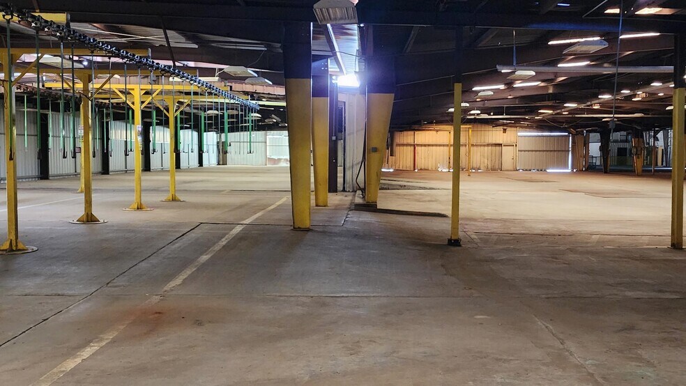 More Photos Of 1801 E College Ave, Mcalester Manufacturing For Lease