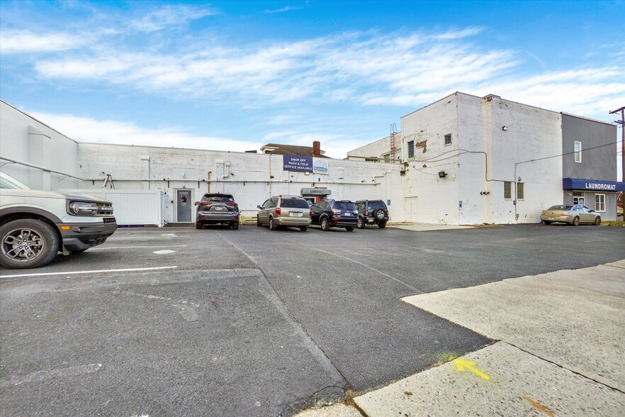 More Photos Of 1638 E Market St, York Flex For Sale