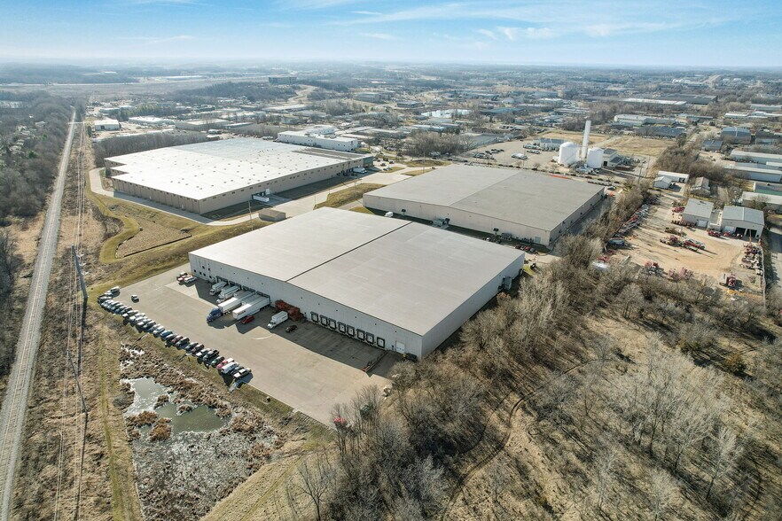 More Photos Of 4722 Helgesen Dr, Madison Warehouse For Lease