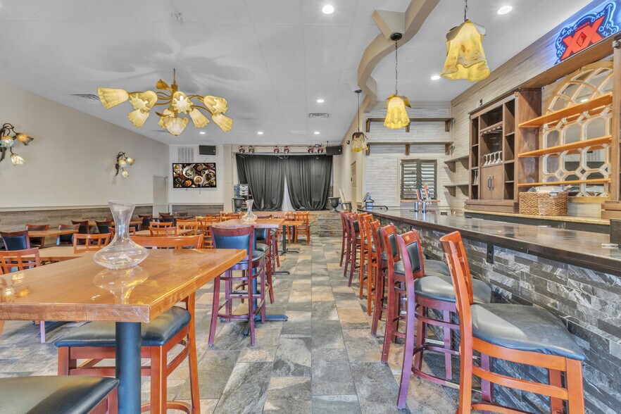 More Photos Of 33 S Carolina St, Hartwell Restaurant For Sale