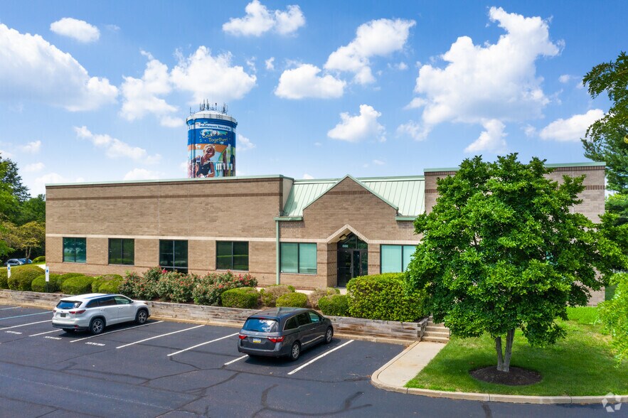 More Photos Of 800-880 Town Center Dr, Langhorne Unknown For Lease