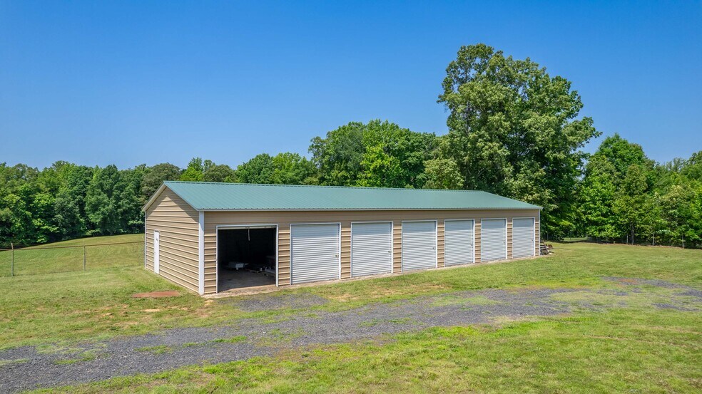 More Photos Of 217 E Aiken Rd, Eden Showroom For Lease