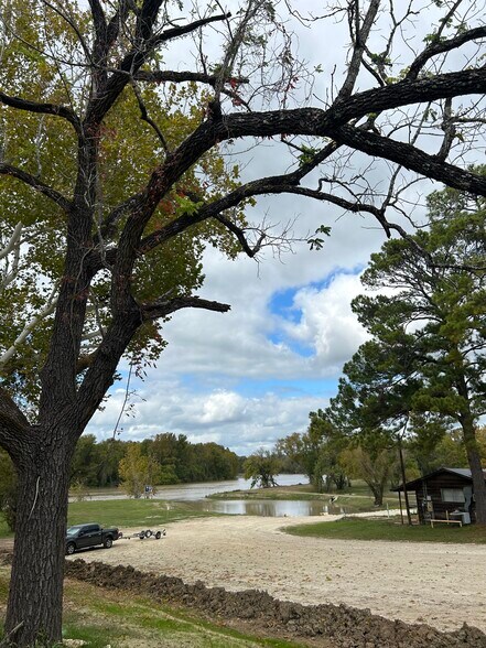 More Photos Of 4326 TX-19, Trinity Marina For Sale