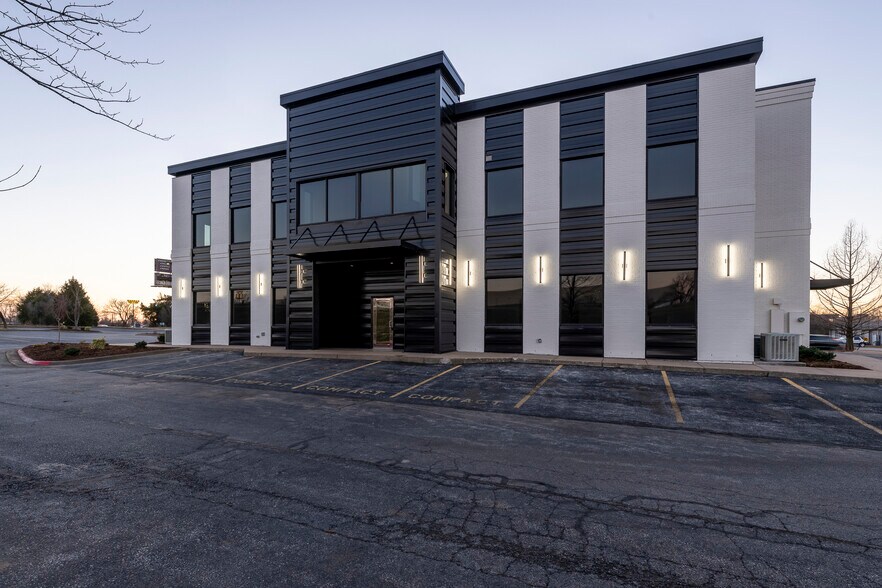 More Photos Of 3103 SE Moberly Ln, Bentonville Office For Lease