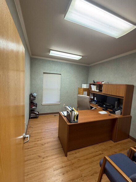More Photos Of 811 NW 12th St, Fruitland Medical For Sale