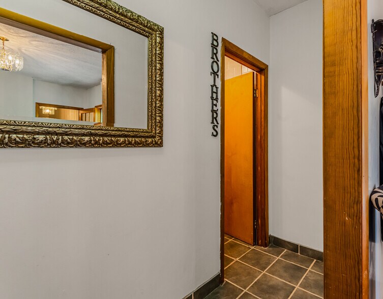 More Photos Of 7990 S 300 W, Columbus Flex For Sale