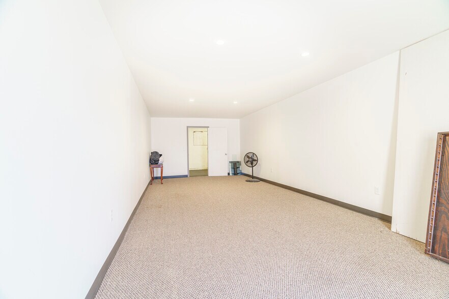More Photos Of 306 N Choctaw Ave, El Reno Manufacturing For Sale