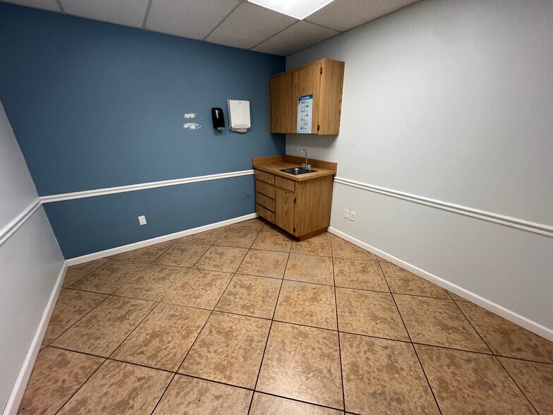 More Photos Of 500 Vonderburg Dr, Brandon Medical For Lease