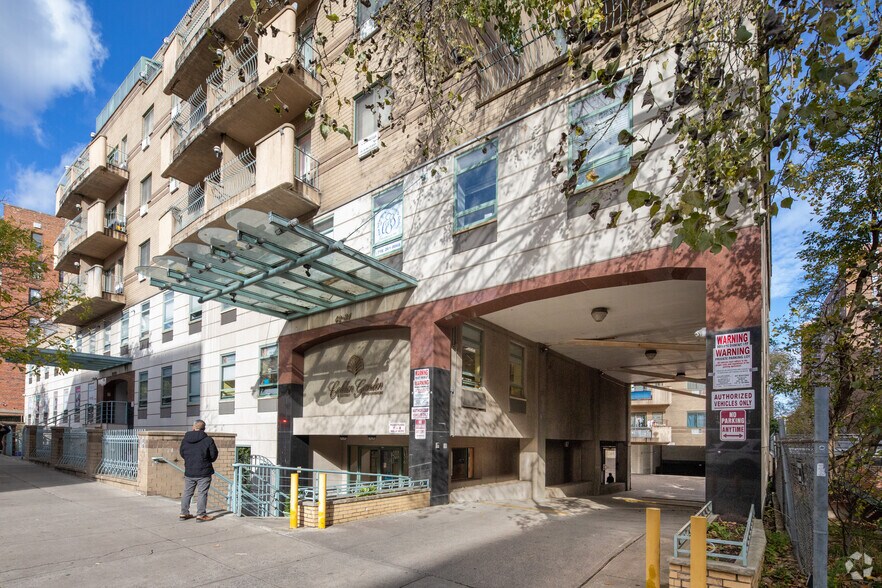 More Photos Of 4231 Colden St, Flushing Apartments For Lease