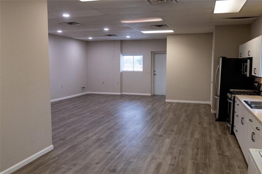 More Photos Of 6201 Acacia Dr, Leander Flex For Lease