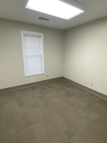 More Photos Of 125 Big Sink Rd, Versailles Medical For Lease