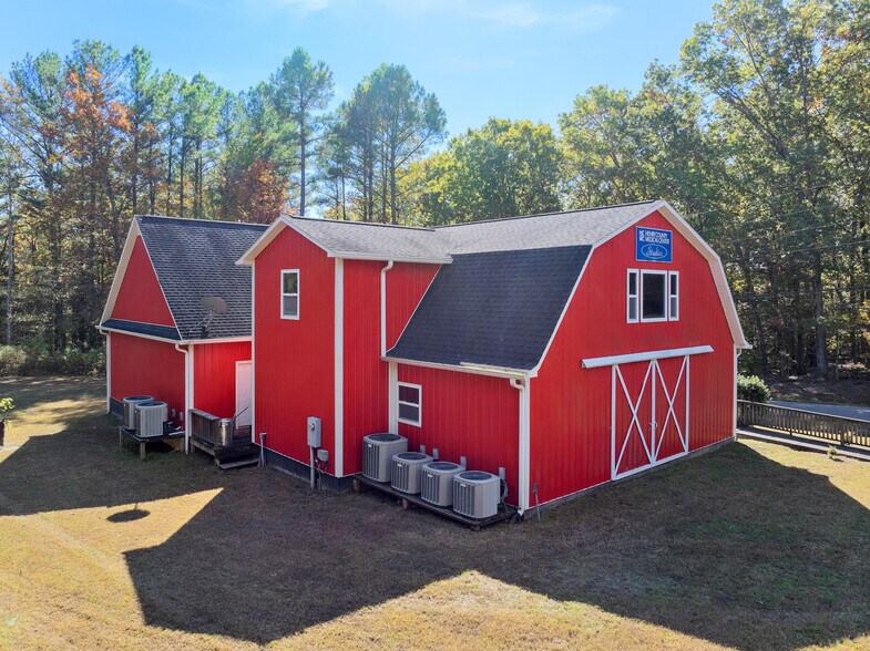 Primary Photo Of 215 Baker Rd, Huntingdon Lodge Meeting Hall For Sale