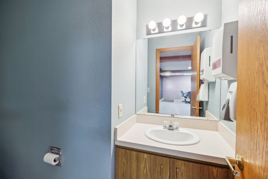 More Photos Of 819 Southwestern Run, Youngstown Medical For Sale