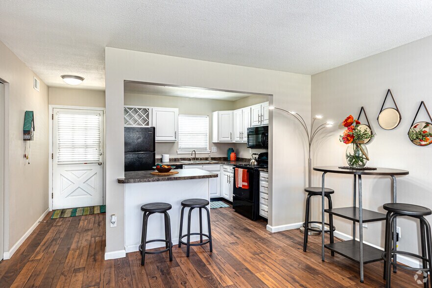 More Photos Of 4128-4154 SW 6th Ave, Topeka Apartments For Sale