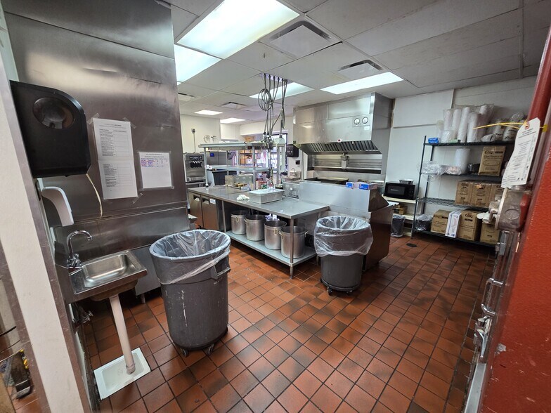 More Photos Of 4232 Highway 6 N, Houston Fast Food For Sale