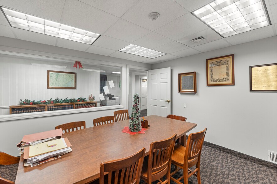 More Photos Of 37 W Middle St, Gettysburg Storefront Retail Residential For Lease