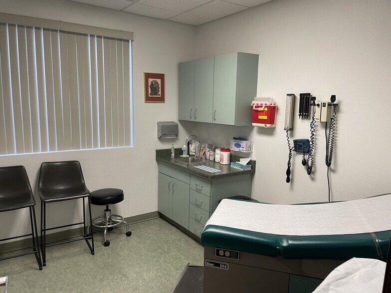 More Photos Of 4121 E Valley Auto Dr, Mesa Research And Development For Sale