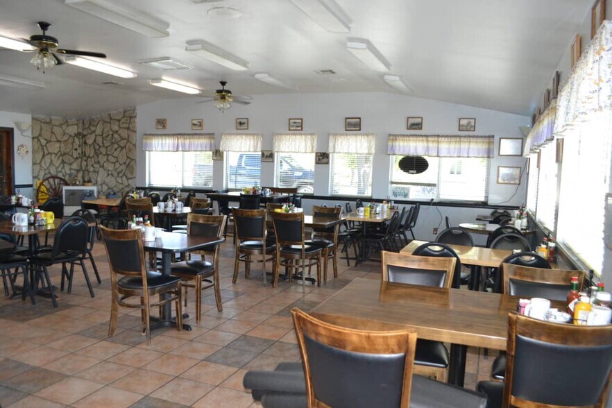 More Photos Of 308 W 12th St, Alturas Hotel For Sale