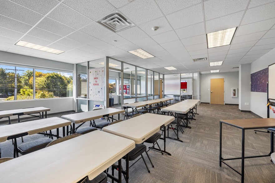 More Photos Of 251-255 Andover St, Peabody Storefront For Lease