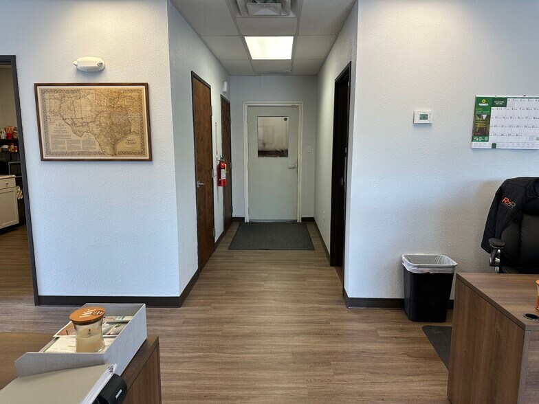 More Photos Of 1705 N Main St, Cleburne Auto Dealership For Sale