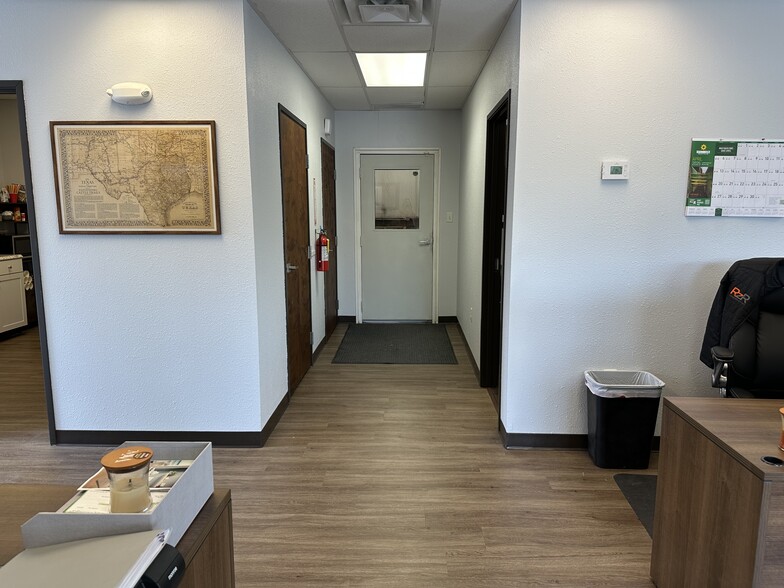 More Photos Of 1705 N Main St, Cleburne Auto Dealership For Lease