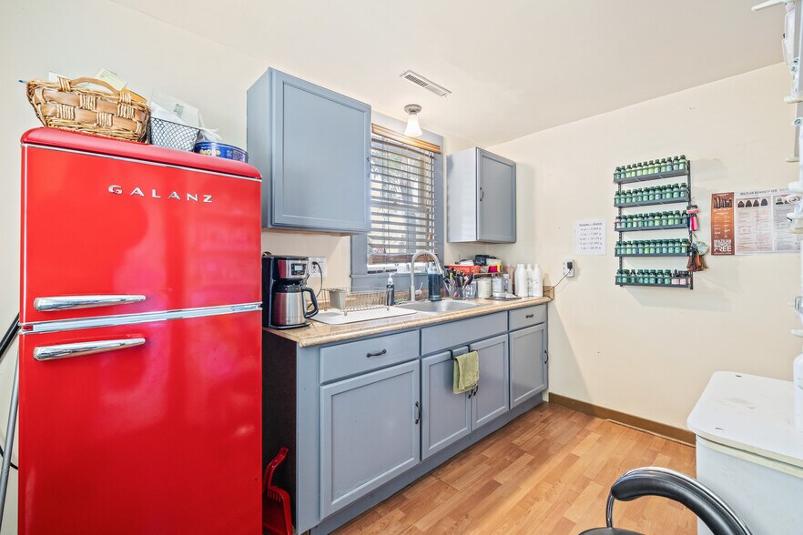 More Photos Of 805 Turner St, Clearwater Office For Sale