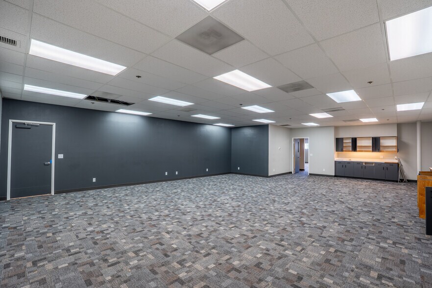 More Photos Of 3403 W 7th Ave, Eugene Manufacturing For Lease