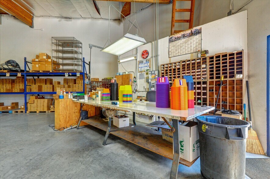 More Photos Of 920 W 10th St, Azusa Warehouse For Sale