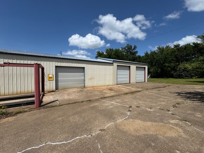 More Photos Of 15083 Highway 155 S, Tyler Warehouse For Sale
