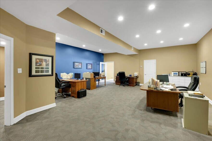 More Photos Of 1518 Petunia Ave, Louisville Warehouse For Sale