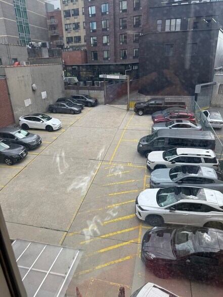 More Photos Of 3640 Main St, Flushing Office For Sale