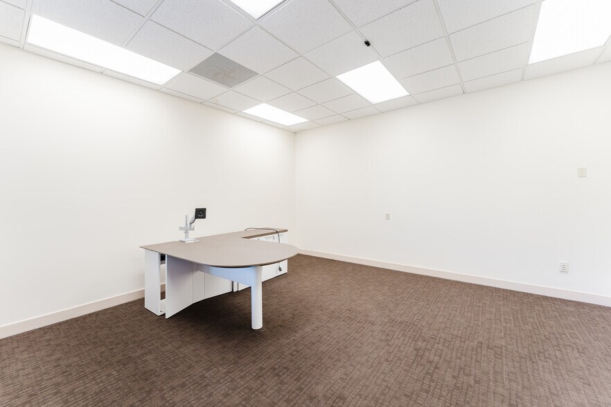 More Photos Of 990-1000 N Federal Hwy, Boca Raton Storefront Retail Office For Lease