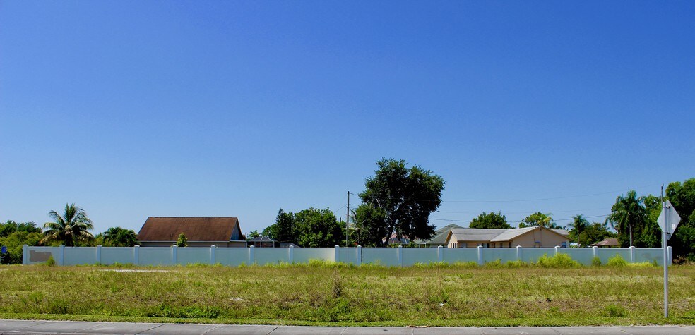 More Photos Of 774 SE Port St Lucie Blvd, Port Saint Lucie Land For Lease