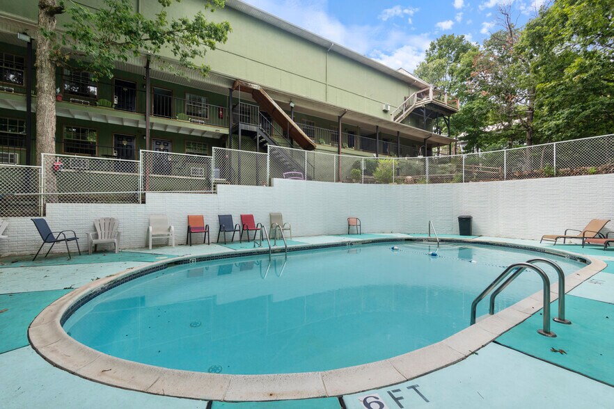 More Photos Of 3031 E Van Buren, Eureka Springs Hotel For Sale