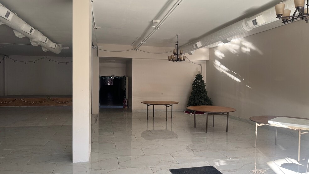 More Photos Of 6120 S Archer Rd, Summit Light Distribution For Lease
