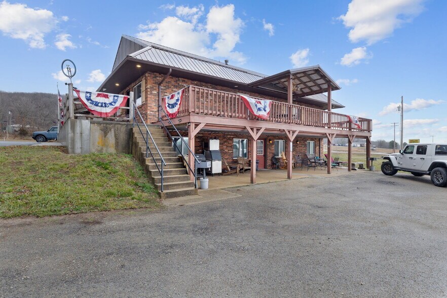 More Photos Of 714 N Saint Mary St, Pilot Knob Freestanding For Sale