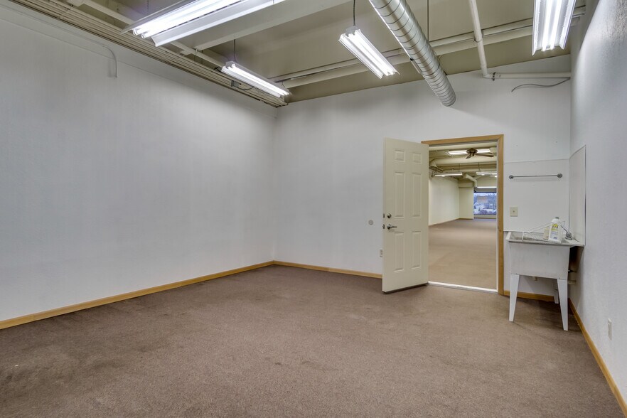 More Photos Of 2734-2751 London Rd, Eau Claire Storefront Retail Office For Sale