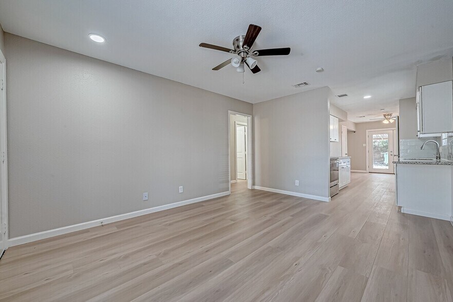 More Photos Of 7315 Housman, Houston Specialty For Sale